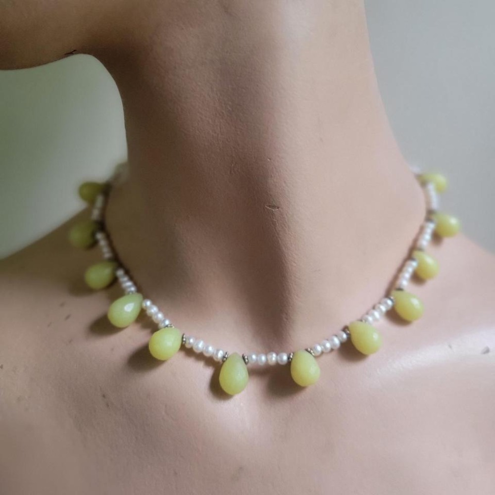 Pearl Yellow Jade Teardrop‎ Necklace 15" Excellent